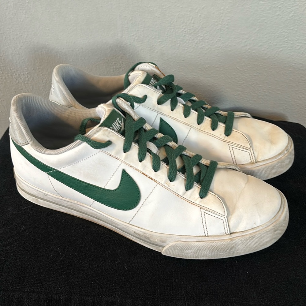 Nike casual shoes (Men’s 10.5)